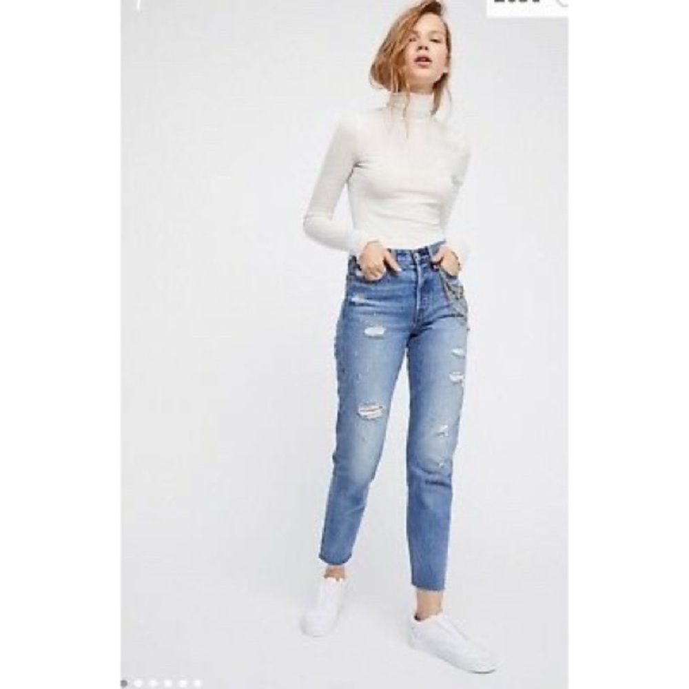 LEVIS WEDGIE HIGH RISE SNUG THROUGH HIP THIGH